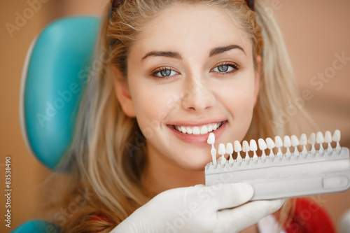 Deantist woman teeth whitening dental clinic