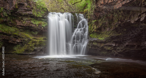 Fototapeta Naklejka Na Ścianę i Meble -  Sgwd Ddwli Isaf waterfalls on the river Neath, south wales