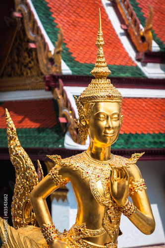 Obraz na płótnie Golden Kinnari statue at Temple of Emerald Buddha (Wat Phra Kaew w salonie
