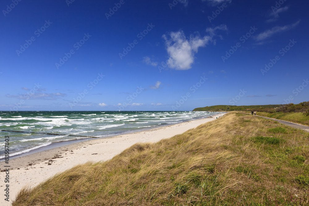 Ostseestrand auf Hiddensee bei Sturm