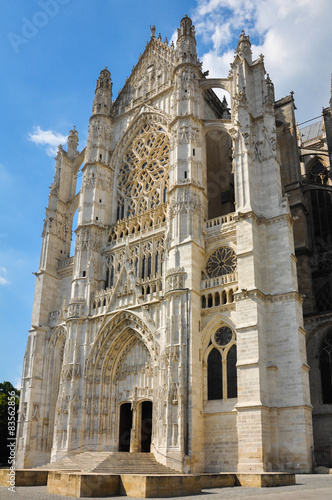 Portada de la catedral de Beauvais, Francia, gótico photo