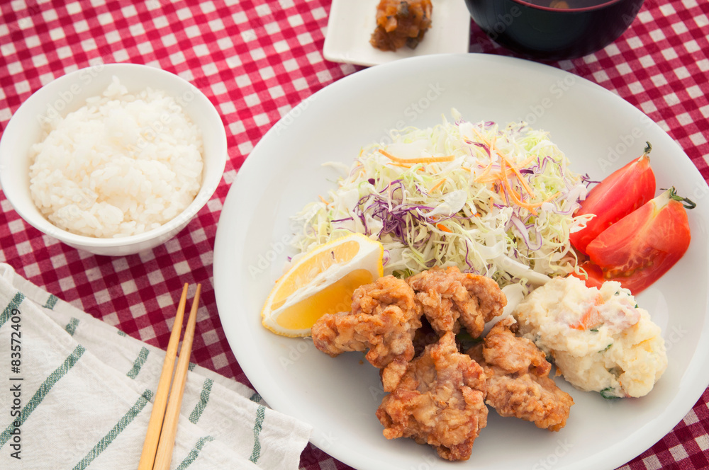 鶏の唐揚げ定食 鶏の唐揚げ定食