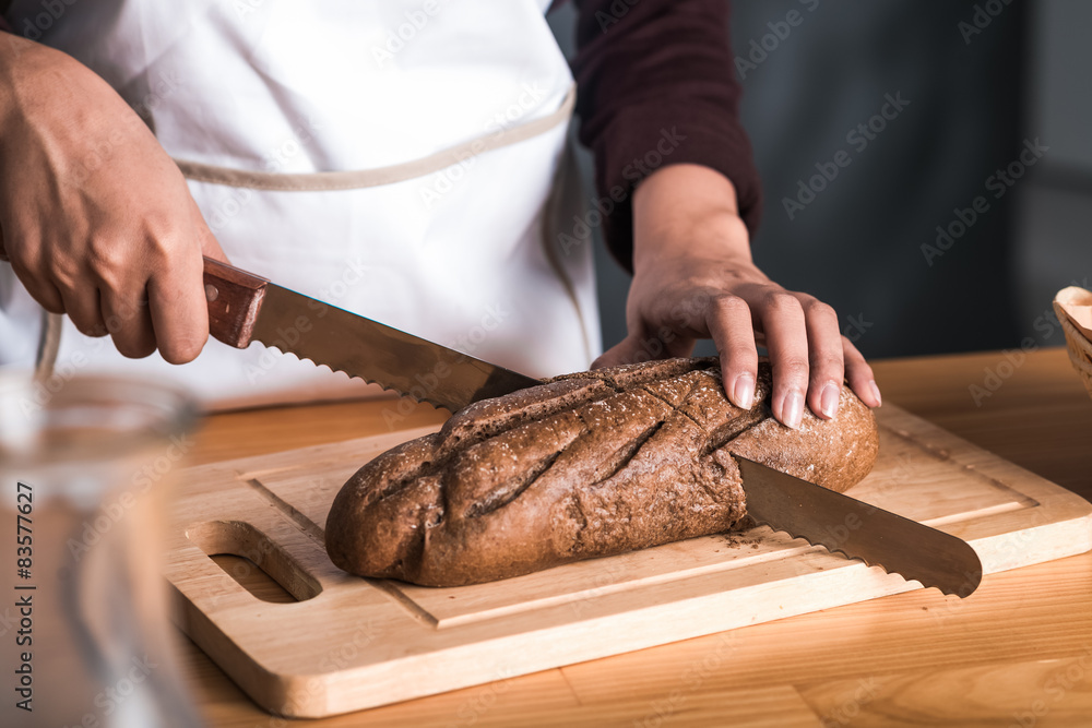 Slicing bread
