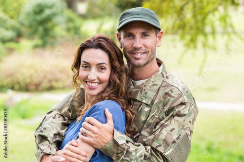 Canvastavla Handsome soldier reunited with partner