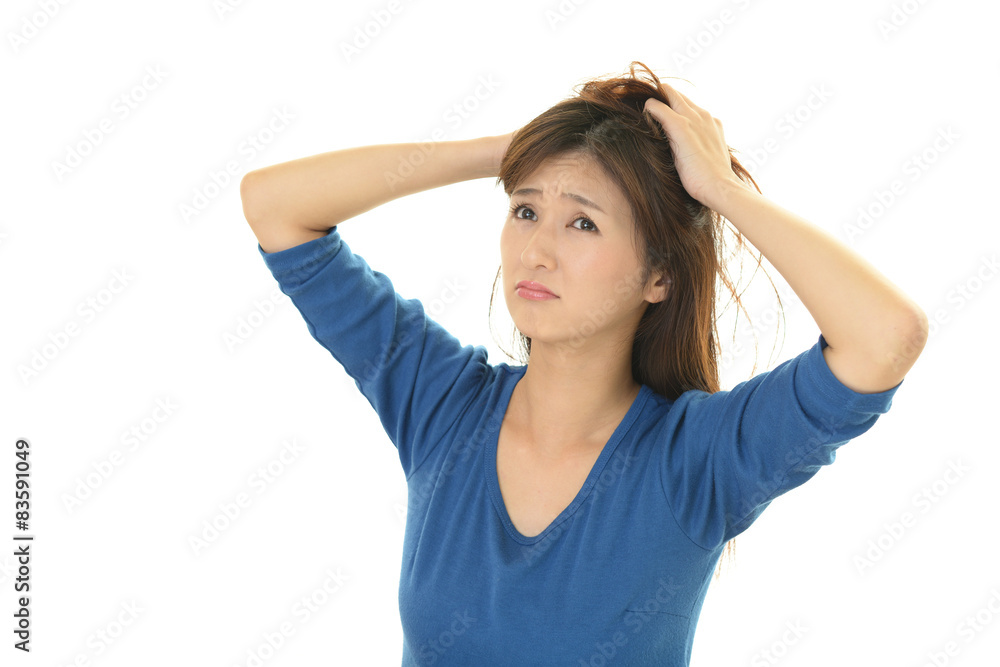 ヘアケアに不満な女性 ヘアケアに不満な女性