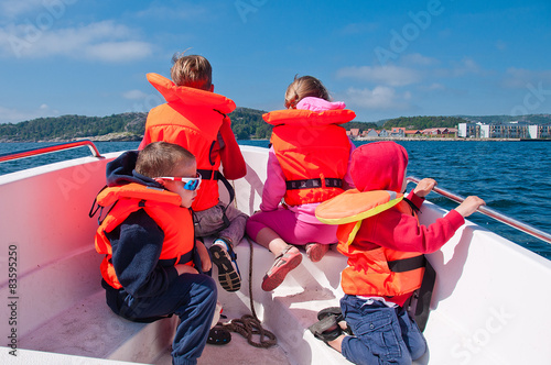 Fotografie The kids in a boat