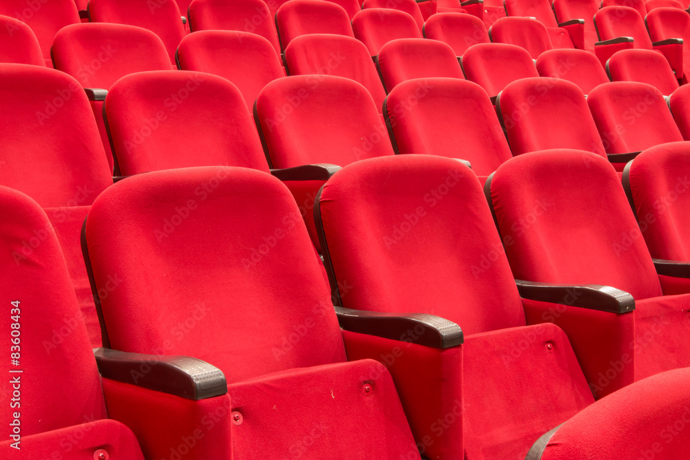 Fototapeta premium empty red cinema or theatre seats