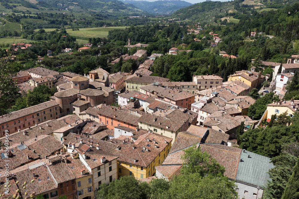 Brisighella , italia , vista dall'alto , i tetti di brisighella