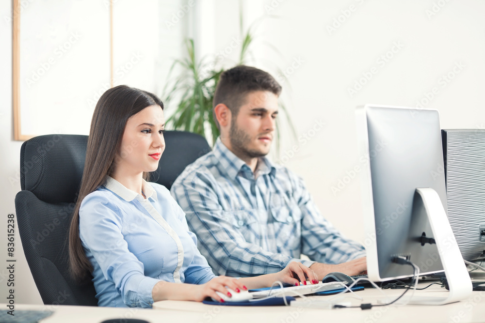 Obraz premium Portrait of young businesspeople 