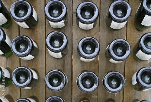 Fotografie Sektflaschen-Regal