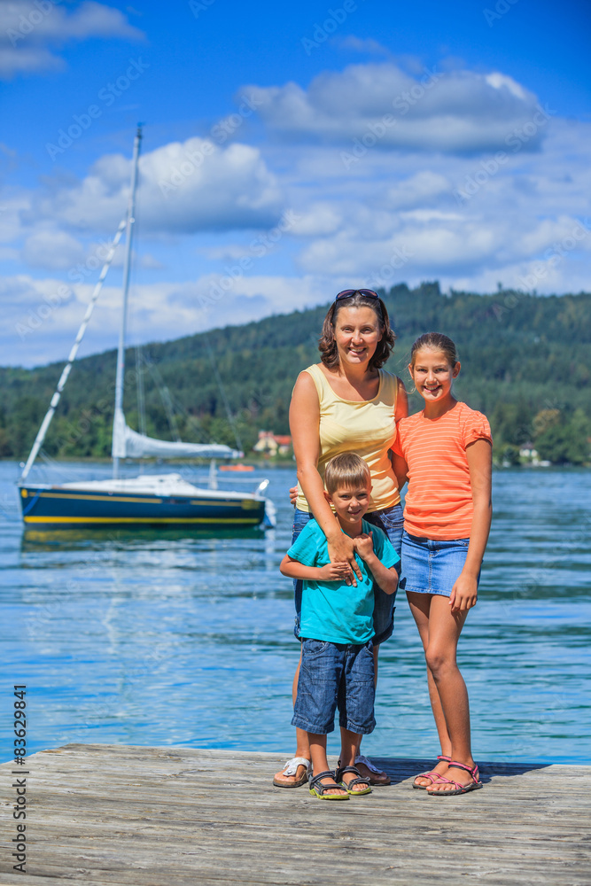 Fototapeta premium Kids at the lake