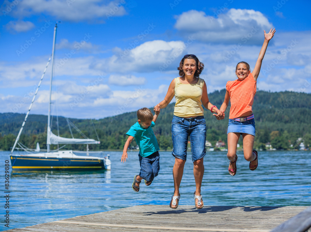 Fototapeta premium Kids at the lake