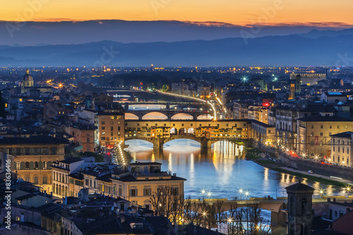 Fototapeta Naklejka Na Ścianę i Meble -  view of Florence with Ponte Vecchio, Italy