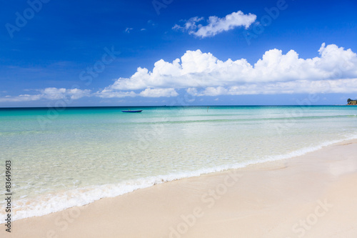 Long sand beach at tip of boreno © Juhku