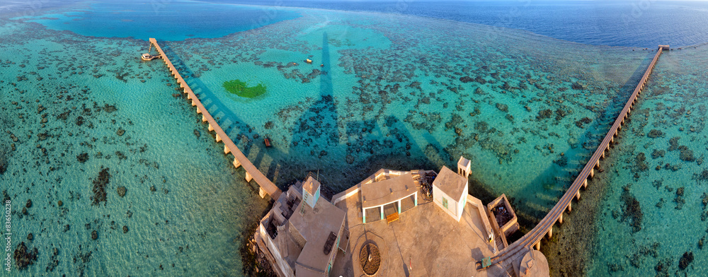 Fototapeta premium Sanganeb lightouse red sea reef view