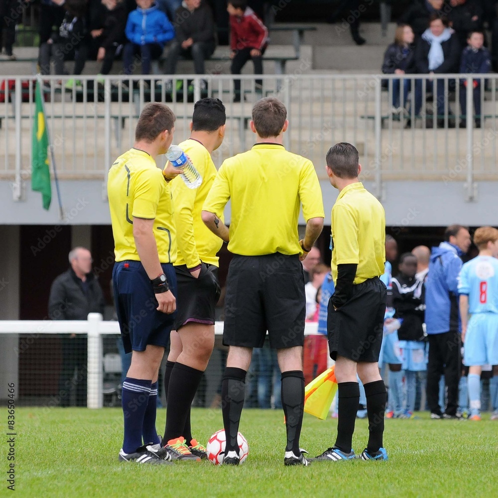 Fototapeta premium les arbitres au foot