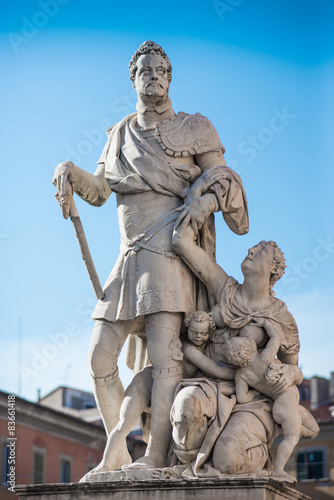 Statua Ferdinando I de  Medici  monumento  Pisa