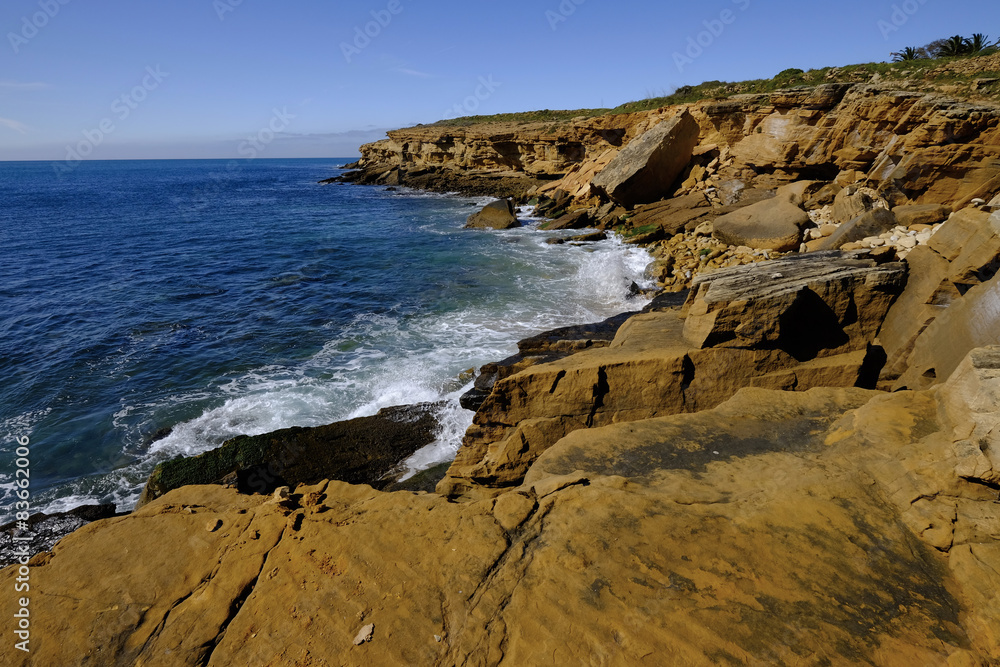 Felsküste am Atlantik zwischen Burgau und Luz, Algarve, Portuga Felsküste am Atlantik zwischen Burgau und Luz, Algarve, Portuga
