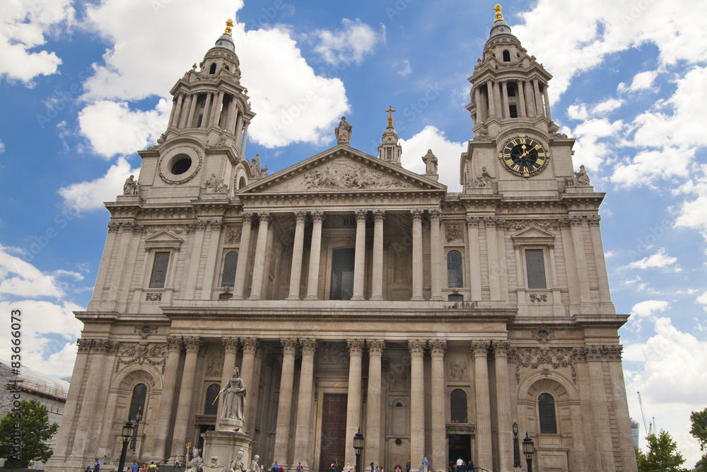 LONDON, UK - 18 AUGUST, 2014: St. Pauls cathedral