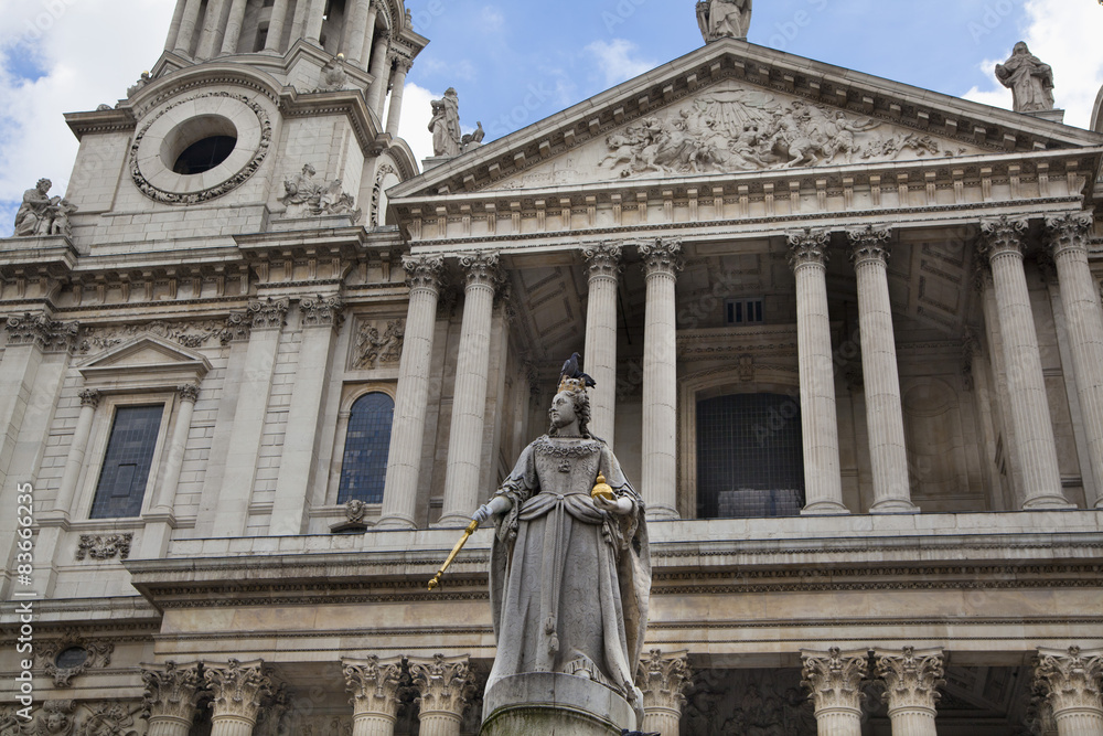 LONDON, UK - 18 AUGUST, 2014: St. Pauls cathedral