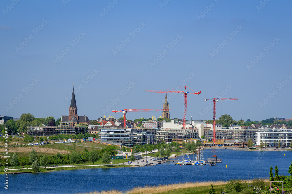 Obraz premium View over lake - Phönixsee