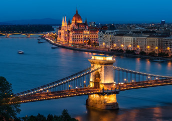 Acrylglasbilder Budapest Kettenbrücke und Parlament in Budapest  © framedbythomas