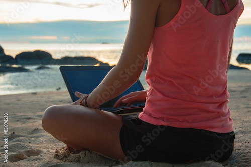 Obraz na płótnie laptop beach w salonie