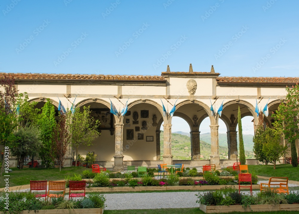 Fototapeta premium Giardini in piazza a Castiglion Fiorentino, Toscana, Italia