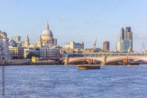 Fototapeta Naklejka Na Ścianę i Meble -  Bridges and Embankment of the River Thames. London, UK. 