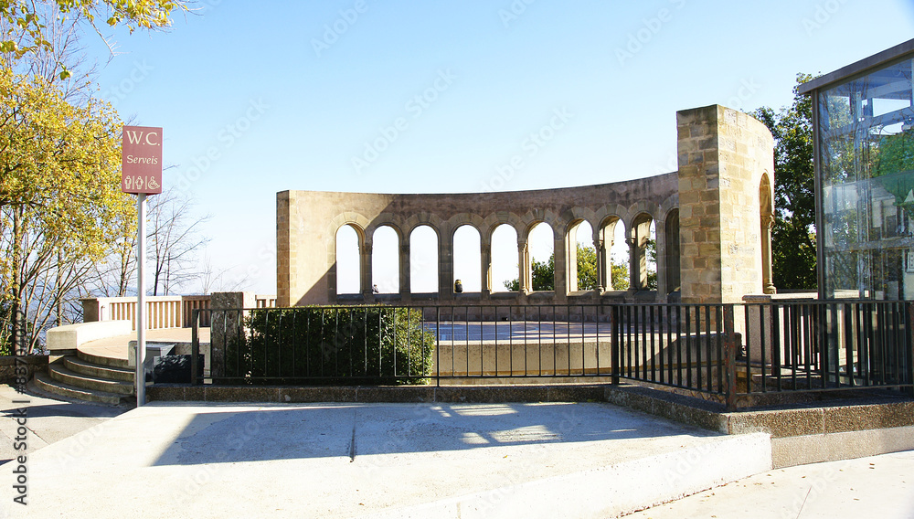 Obraz premium Arcada y mirador en Montserrat, Barcelona