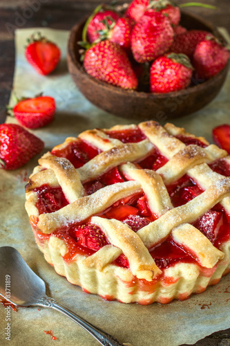 Baked tart cake