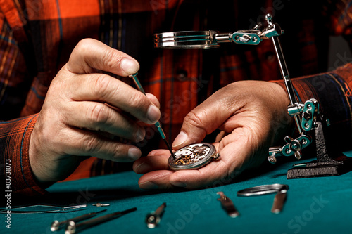 Φωτογραφία Senior watchmaker repairing an old pocket watch