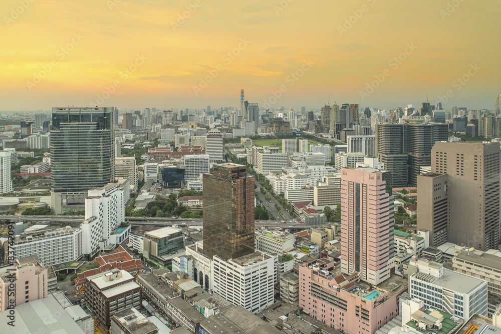 Fototapeta premium Pejzaż miejski w środku Bangkok, Tajlandia
