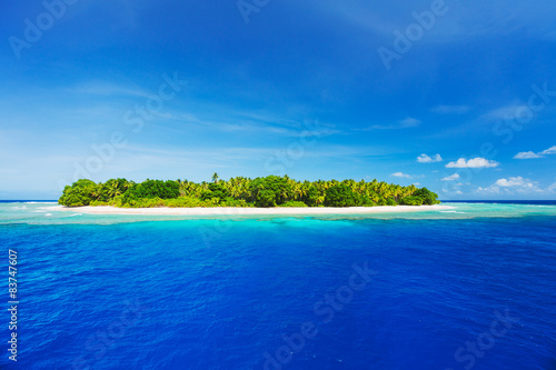 Beautiful Tropical Island © EpicStockMedia
