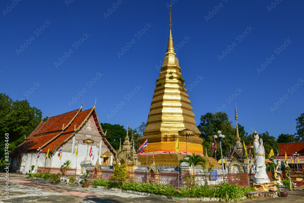 Fototapeta premium WAT PHRATHAT JOMJANG ,PHARE 