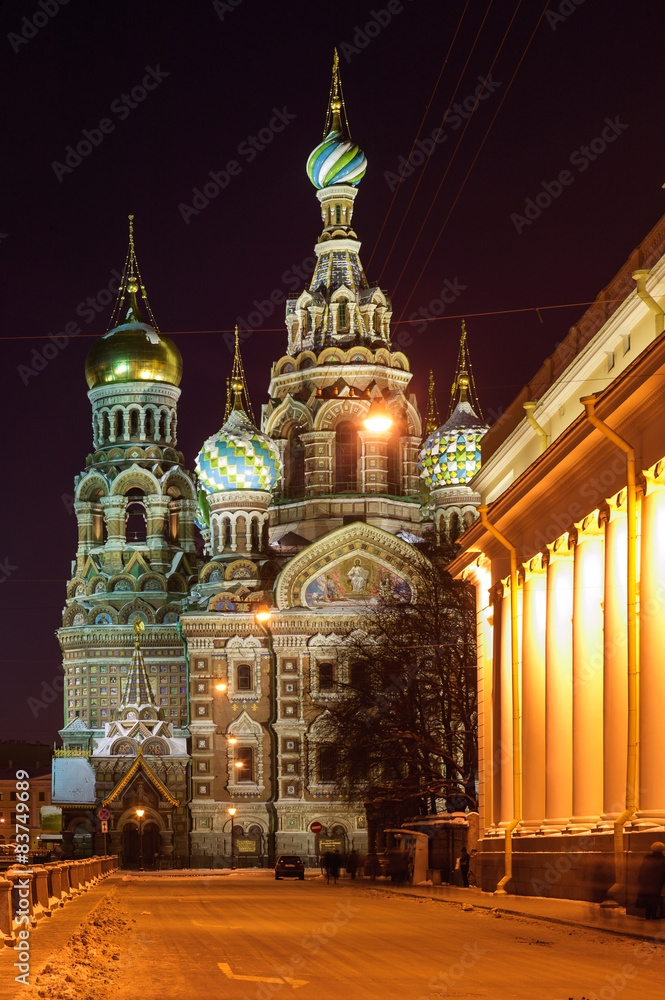 Obraz premium Church of the Savior on Blood in Russia, Saint Petersburg. Night time. Winter.