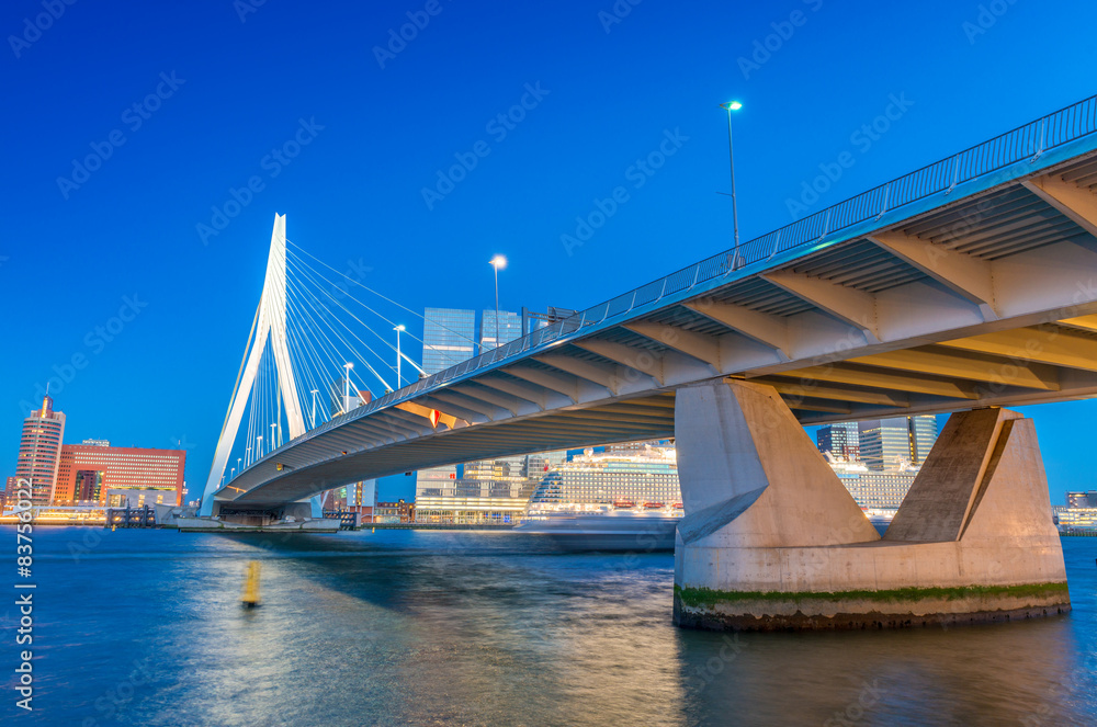 Rotterdam is a city defined by modern architecture - Night skyli Rotterdam is a city defined by modern architecture - Night skyli