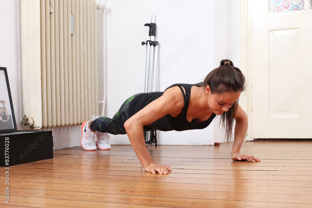 Fototapeta premium Freeletics Liegstütz