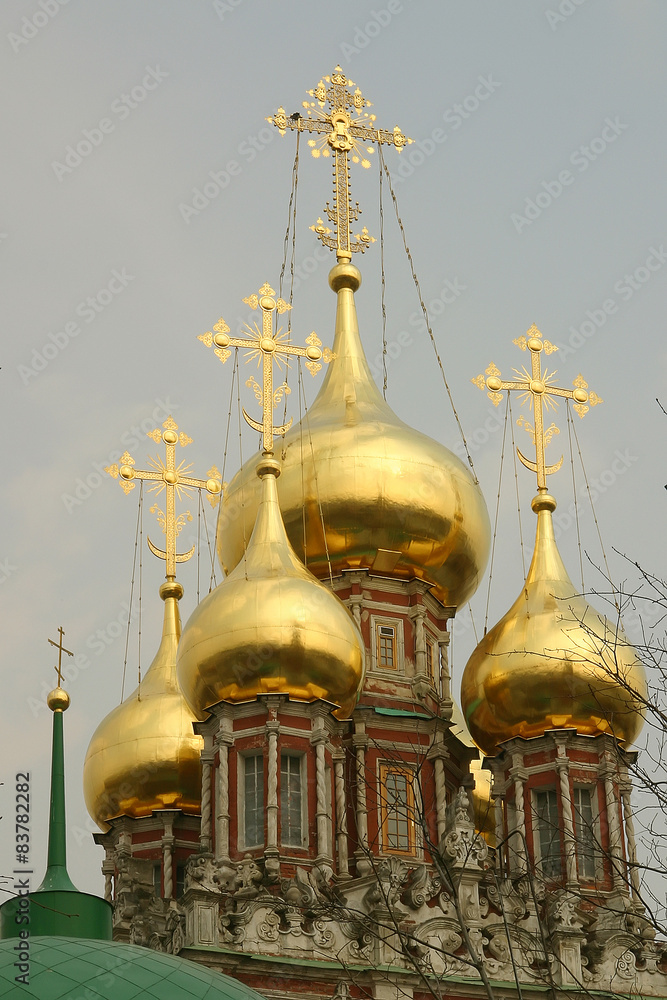 Obraz premium Кресты на куполах православной церкви. Москва