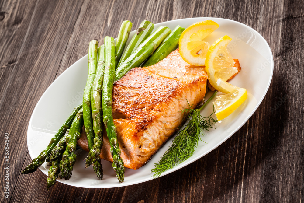 Grilled salmon and asparagus Grilled salmon and asparagus