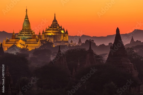Ananda pagoda at dusk