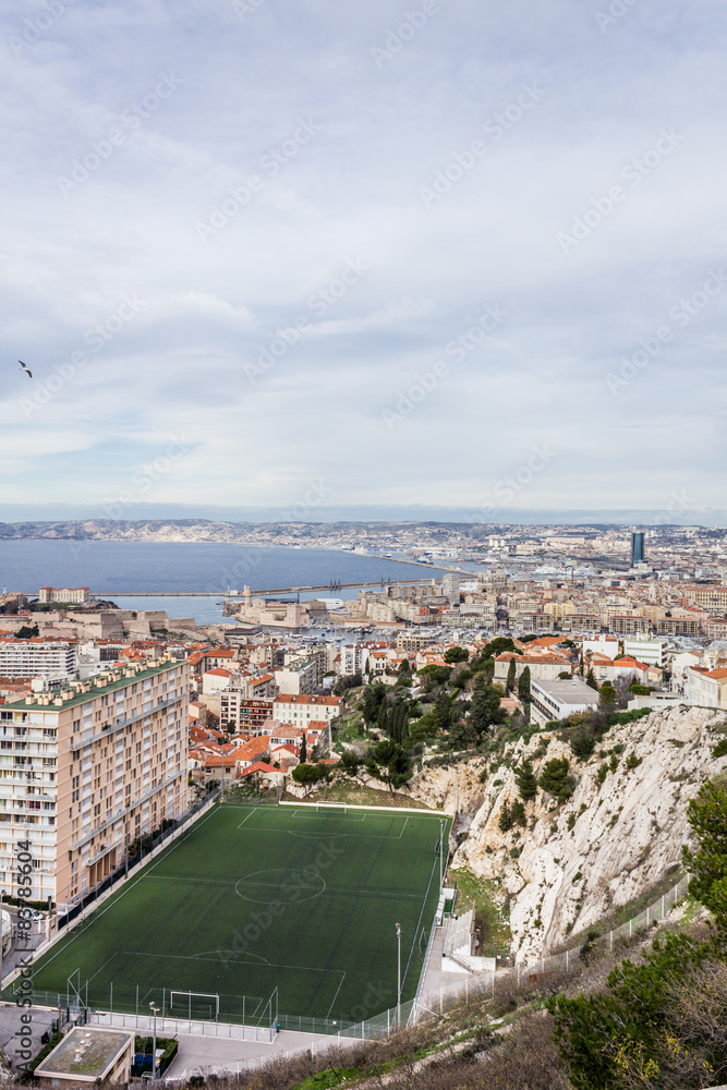 Vue du stade de Marseille du haut de la Bonne Mère