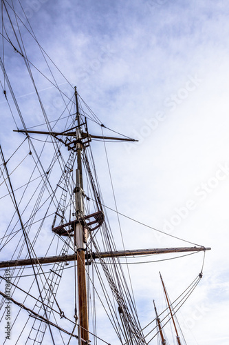 Voiliers dans le port de Marseille