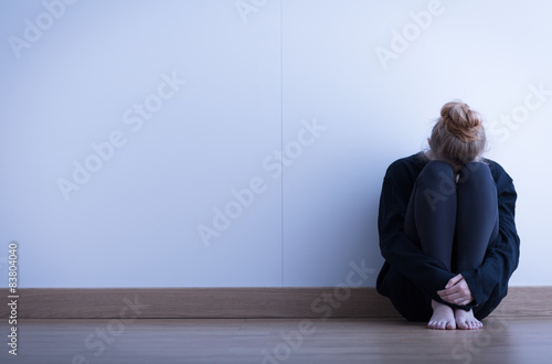 Photos Girl sitting curled up