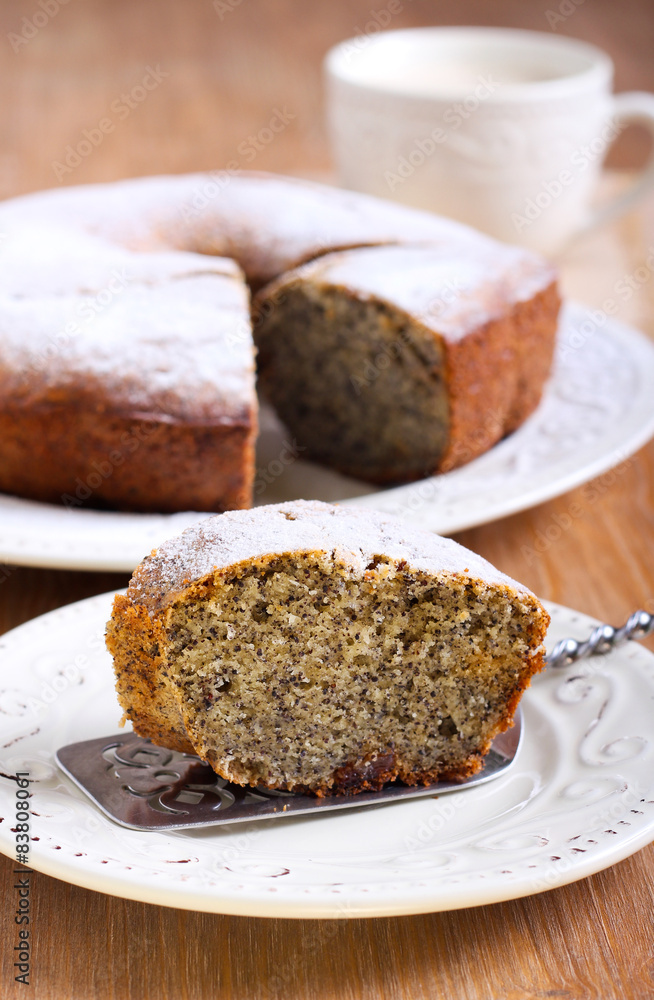 Poppy seed and raisin ring cake Poppy seed and raisin ring cake