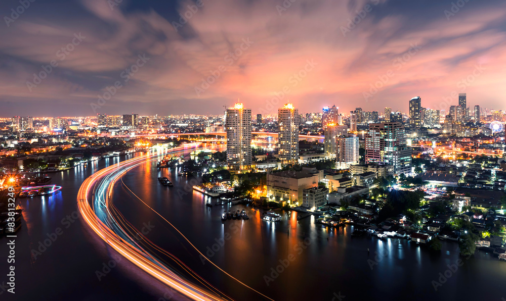 Fototapeta premium rzeka chao Phraya w nocy bangkok