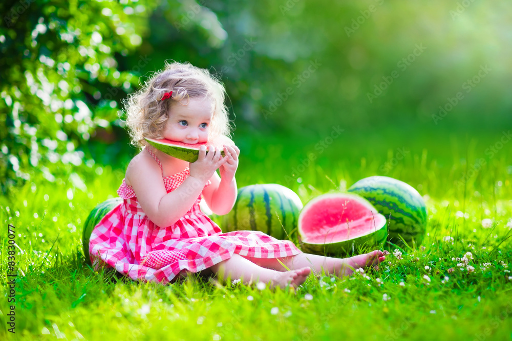 Little girl eating watermelon - obrazy, fototapety, plakaty 