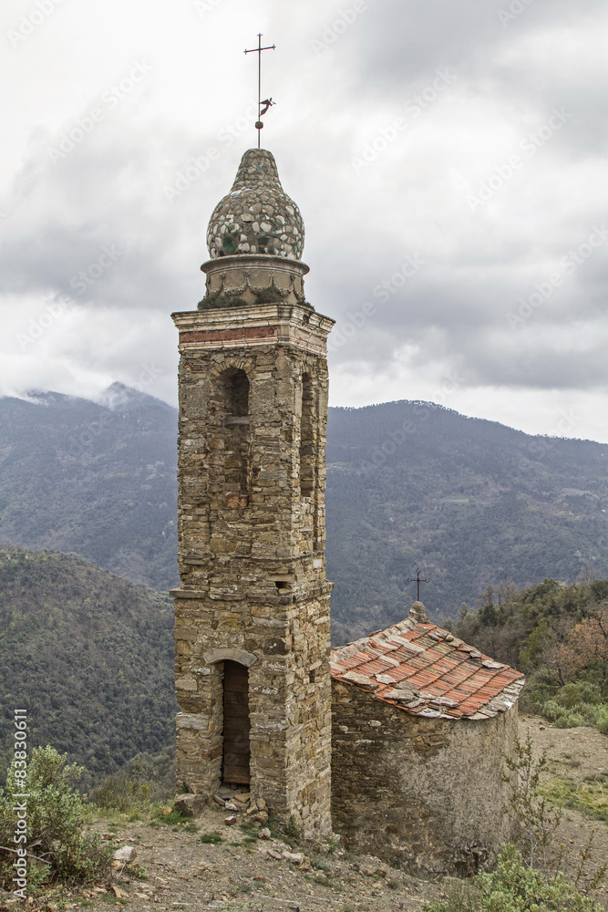 Bergkirche im Apennin