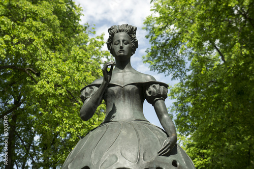 The statue of actris in the city Park