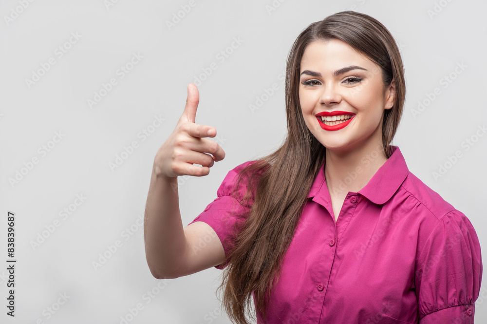 Pretty woman is threatening to shoot someone Pretty woman is threatening to shoot someone